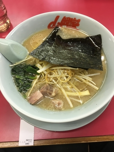 「醤油ネギラーメン（740¥、税別）」@山岡家 浜松南区店の写真