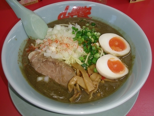 「限定  鬼煮干しラーメン 味玉ﾄｯﾋﾟﾝｸﾞ」@山岡家 松本店の写真