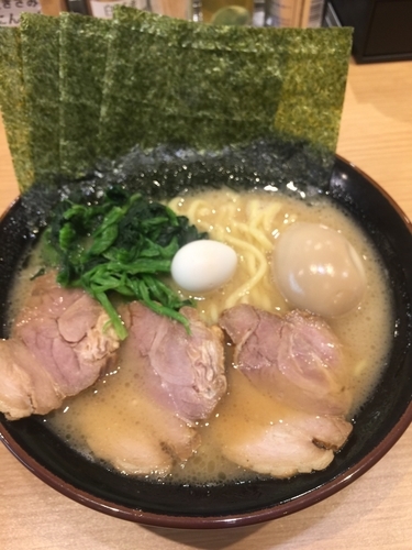 「八右衛門ラーメン、硬め濃いめ」@醤油豚骨ラーメン 八右衛門の写真