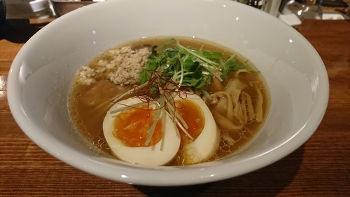 「くんそば醤油＋くんたま（１００円）＝８５０円」@麺屋 KEMURIの写真