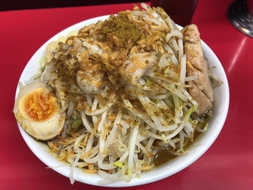 「ラーメン中＋カレー(ヤサイちょい増し、ニンニク、アブラ、コイメ)」@びんびん豚の写真