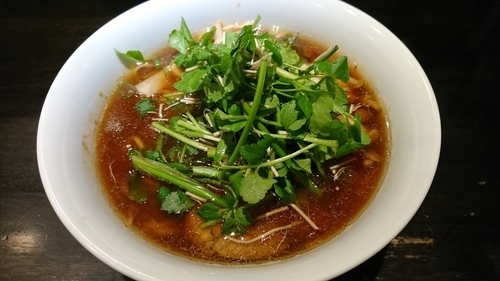 「稲庭中華そば（醤油）＋せり（１００円）＝９５０円」@中華そば しながわの写真