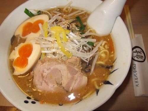 「冬味噌らーめん　900円＋双子の味玉　100円」@与ろゐ屋の写真