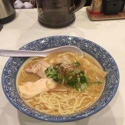 超濃厚鶏白湯ラーメン