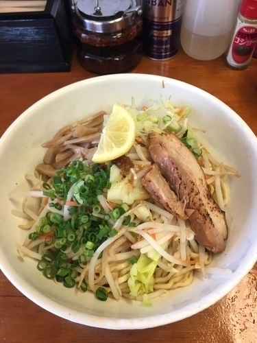 「醤油ばんめん (並) ￥650 & 温野菜 ￥100」@麺食堂 一真亭の写真
