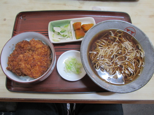 「お得なミニ丼セット７００円」@大むら そば店の写真