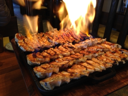 「特盛ぎょうざ（６６個）　￥９９９」@下町の空 武豊店の写真