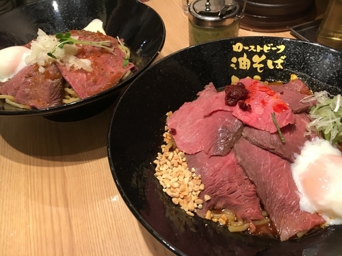 「ローストビーフ油そば  900円」@ローストビーフ油そば ビーストの写真