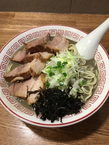 「極濃厚煮干そば（中）＋チャーシュー」@煮干中華そば専門 煮干丸の写真