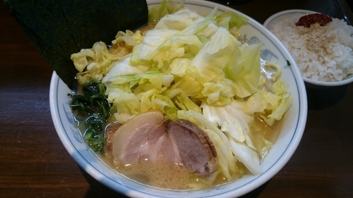 「ラーメン中盛(780円)+キャベツ(150円)」@横浜家系ラーメン 中島家の写真