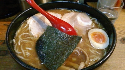 「醤油らあめん　690円(大盛サービス)」@つけ麺・らあめん 竹屋の写真