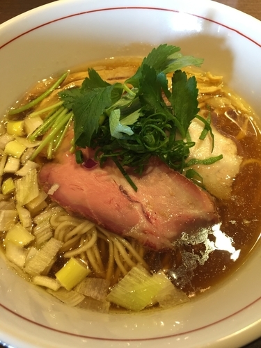 「地鶏中華そば 醤油細麺」@麺や 虎徹の写真