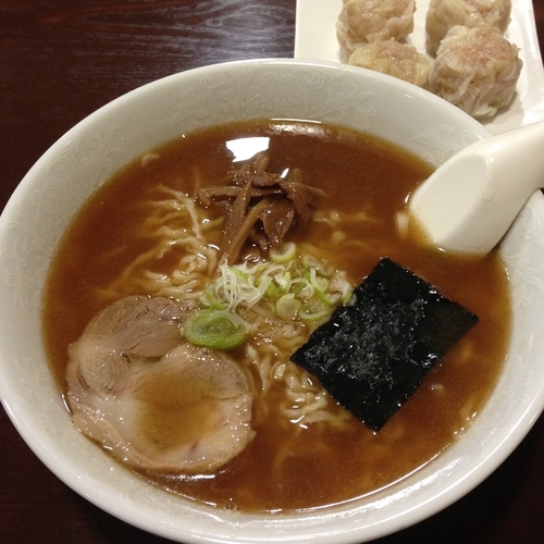「醤油味ラーメン  しゅうまい4個付」@来集軒 元町店の写真