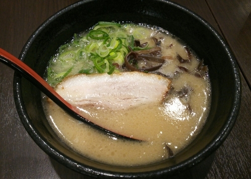 「半ラーメン　500円」@博多らーめん 濱田屋 北千住店の写真