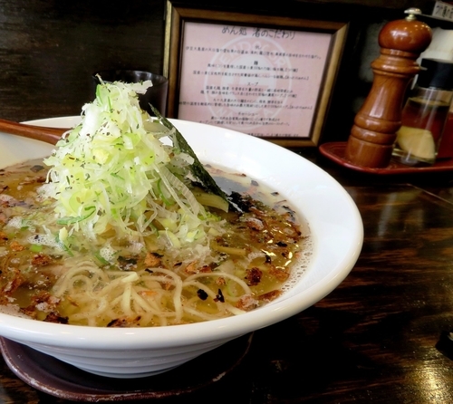 「焦がし牛塩らぁめん(800円)」@めん処 渚の写真