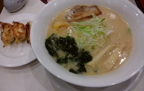 「香ばしい鯛出汁の塩とんこつラーメンセット」@バーミヤン みなとみらい店の写真
