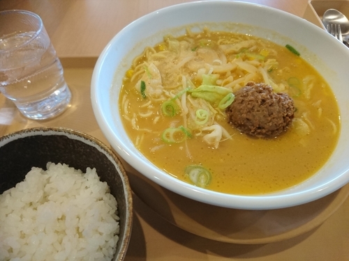「【日替りヌードル】味噌コーンラーメン755円＋ごはん108円」@ジョナサン 清瀬駅前店の写真