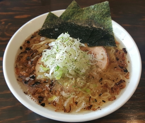 「焦がし牛塩らぁめん」@めん処 渚の写真