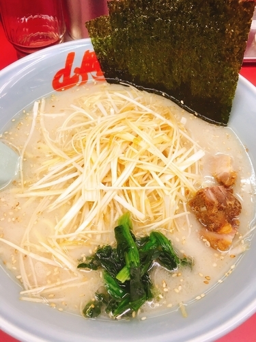 「塩ネギ中盛ラーメン」@ラーメン山岡家 ひたちなか店の写真
