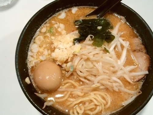 「みそらーめん＋味玉＋にんにく（こってり）」@らーめん 司の写真