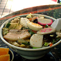 「五目ワンタンメン890円＋大盛100円」@富久栄楼の写真