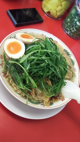 「特製醤油九条ネギラーメン+味卵+メンマ」@ラーメン魁力屋 霧が丘店の写真