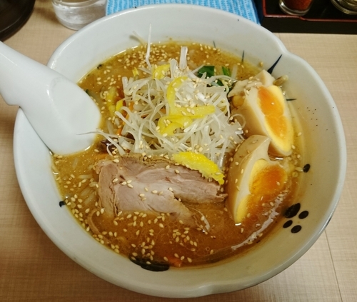 「冬味噌ラーメン(冬季限定)＋双子玉子 1000円」@与ろゐ屋の写真