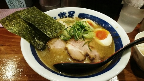 「濃厚煮干しそば 味卵」@濃厚煮干しそば 麺匠 濱星 関内店の写真