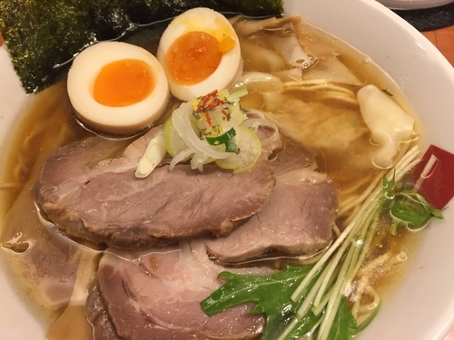 「全部入り醤油中華そば」@東京の中華そば ちよがみの写真