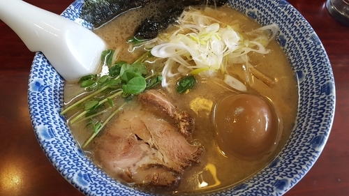 「醤油＋味玉」@麺や ふくろうの写真