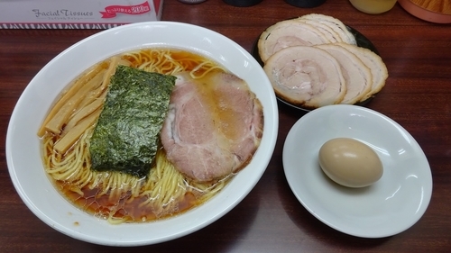 「ラーメン：大（600円）＋バラチャーシュー＋煮玉子」@めんくい亭の写真