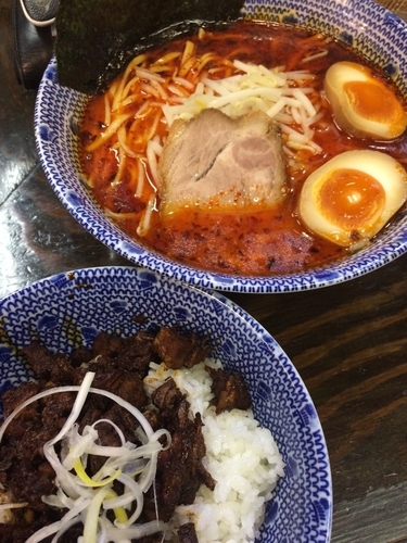 「辛ラーメン+チャーシュー丼」@氣華の写真