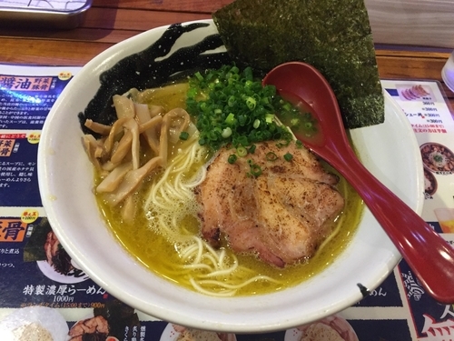 「塩らーめん(￥700)　＋中盛(無料)」@麺臣 とらとはとの写真