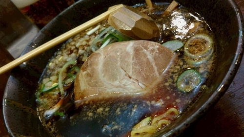 「黒こがし醬油らーめん６８０円」@萬○屋 川崎店の写真