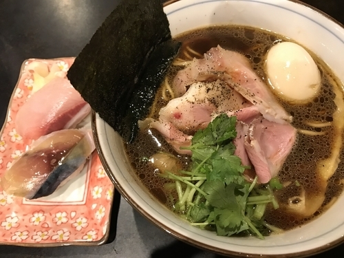 「限定：四つ葉ブラック850円」@中華そば 四つ葉の写真