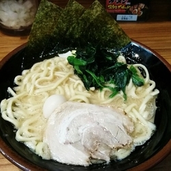 醤油ラーメン  堅め濃い目