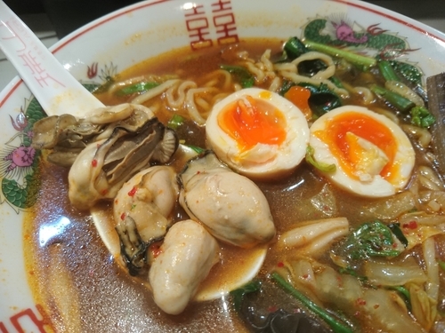 「【期間限定】かきの辛味蕎麦860円＋味玉(ﾗｰﾊﾟｽ)」@中華蕎麦 瑞山（ZUIZAN）の写真