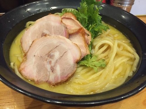 「こってり塩ラーメン」@鶏らーめん  極楽鳥の写真