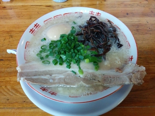 「豚骨醤油らーめん」@中華そば専門 めんやいただきの写真