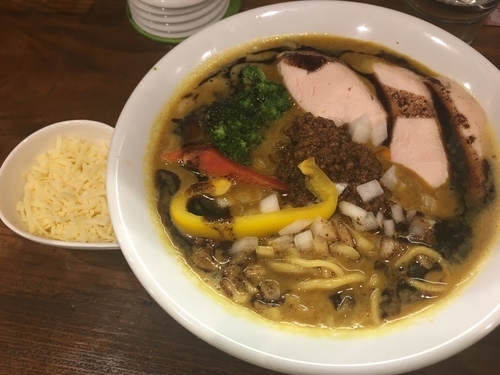 「限定　咖喱らぁめん＋チーズ」@麺匠 ことぶきの写真