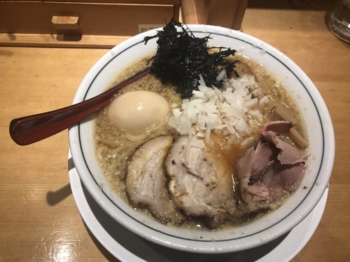 「特製背脂醤油らー麺」@焼きあご塩らー麺 たかはし 新宿本店の写真
