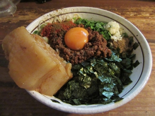 「辛いませそば（８００円）＋トロ豚＋限定四川あっちゃん飯」@麺 酒 やまのの写真