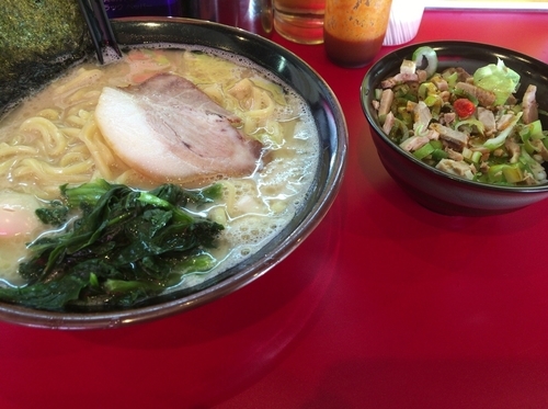 「塩とんこつ＋旨飯」@らっち家 下川井店の写真