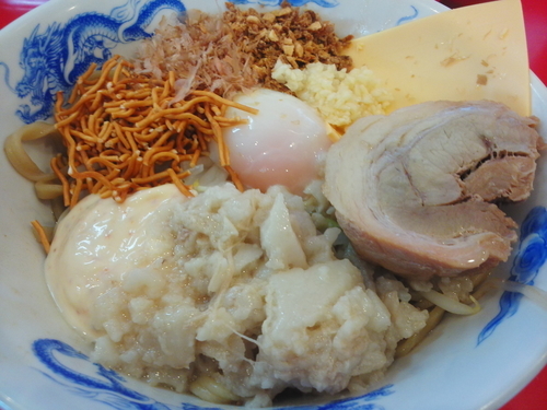 「まぜそば 770円　ニンニク・あぶらＷ、辛味以外増し」@ドン-キタモトの写真