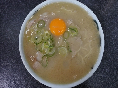 「生卵入りラーメン」@いちげん。の写真