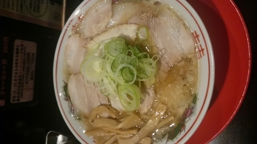 「背脂肉煮干し中華そば」@肉煮干し中華そば さいころの写真