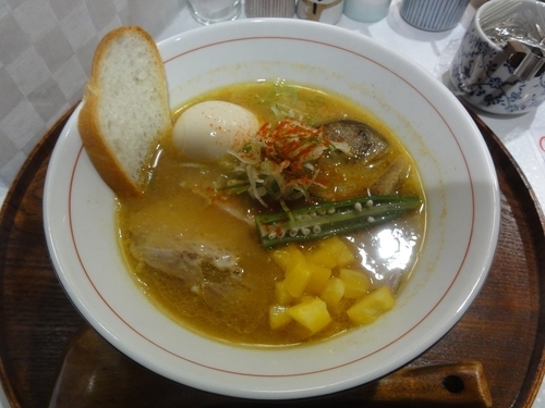 「優しいスパイスカレーらぁー麺」@らぁー麺 日よりの写真