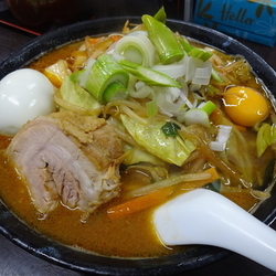 月見カレー（限定）チャーシュー1枚と玉子