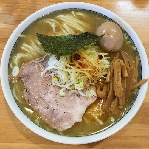 「塩らーめん（中）＋味玉　￥９５０」@自家製中華そば としおかの写真