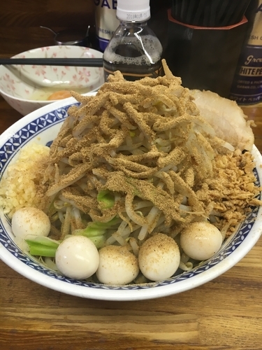 「汁なし うずら➕ 魚粉 （ ヤサイ➕ニンニク）」@ラーメン二郎 新小金井街道店の写真